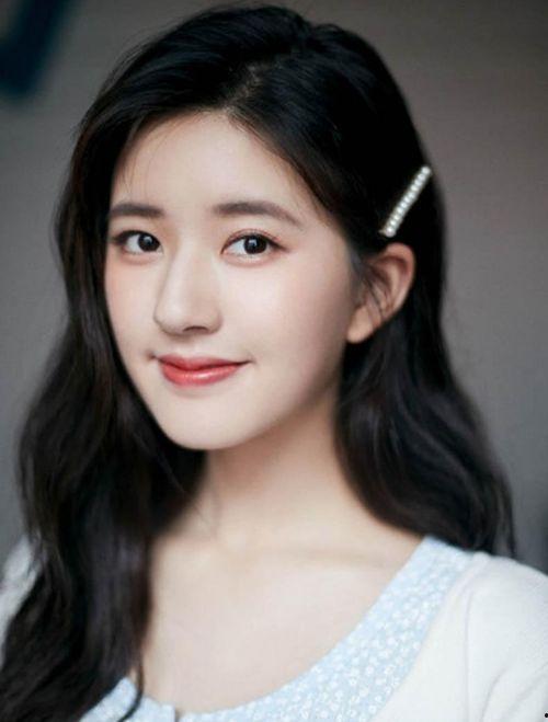 娱乐圈吃瓜赵露思是谁呀,娱乐圈新晋小花，吃瓜群众热议的焦点人物