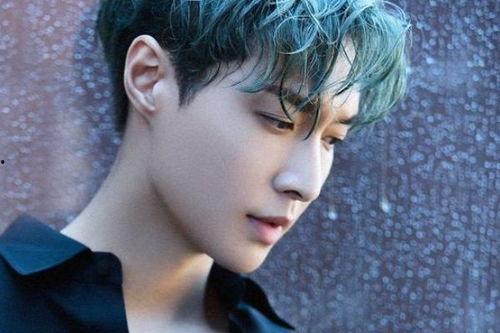 吃瓜娱乐圈男明星张艺兴,努力与争议并存，娱乐圈的蜕变之路”