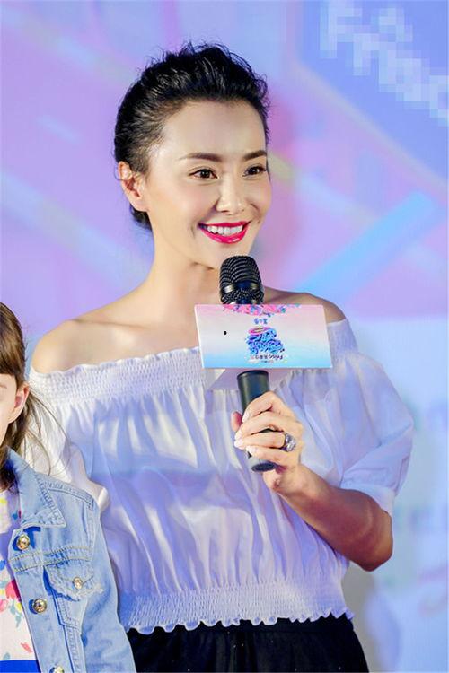 吃瓜娱乐间明星,揭秘吃瓜群众眼中的明星生活